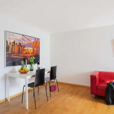 Swiss Star - Contactless Self Check-in * Zürih