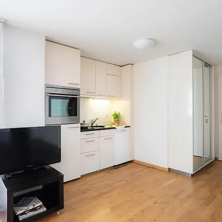 Swiss Star - Contactless Self Check-in * Zürih