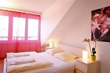 Swiss Star - Contactless Self Check-in