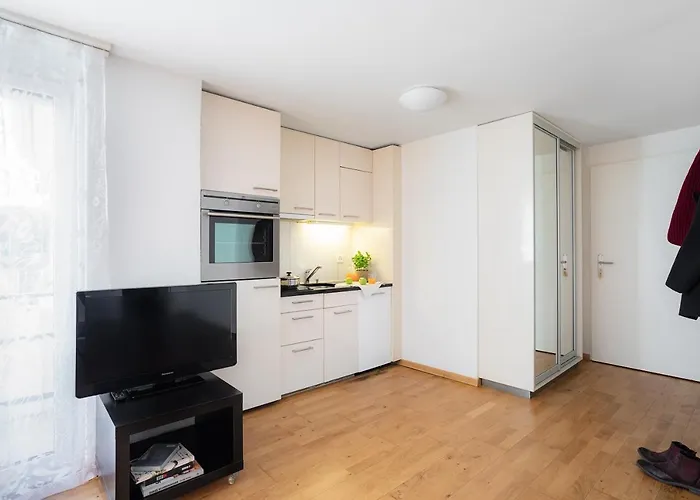 Swiss Star - Contactless Self Check-in * Zurich